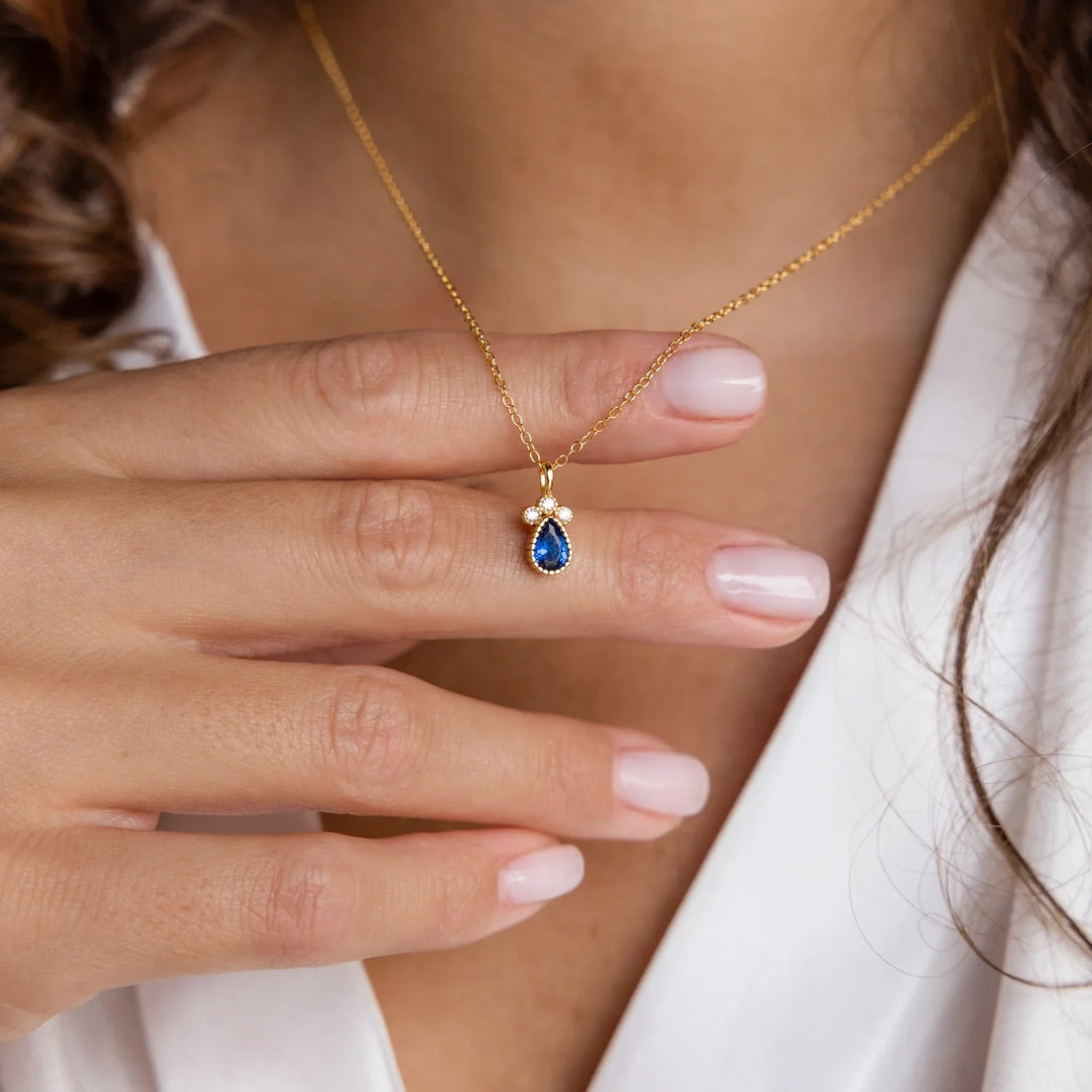 Sapphire Necklace: Deep Blue Sparkle, Timeless Style