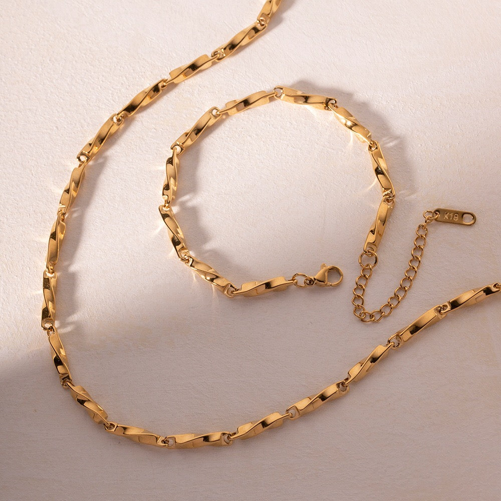 18K Gold Twisted Bar Chain Necklace