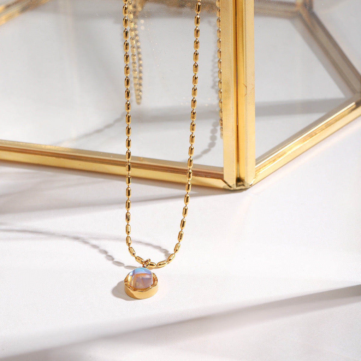 18K Gold Moonstone Pendant Necklace