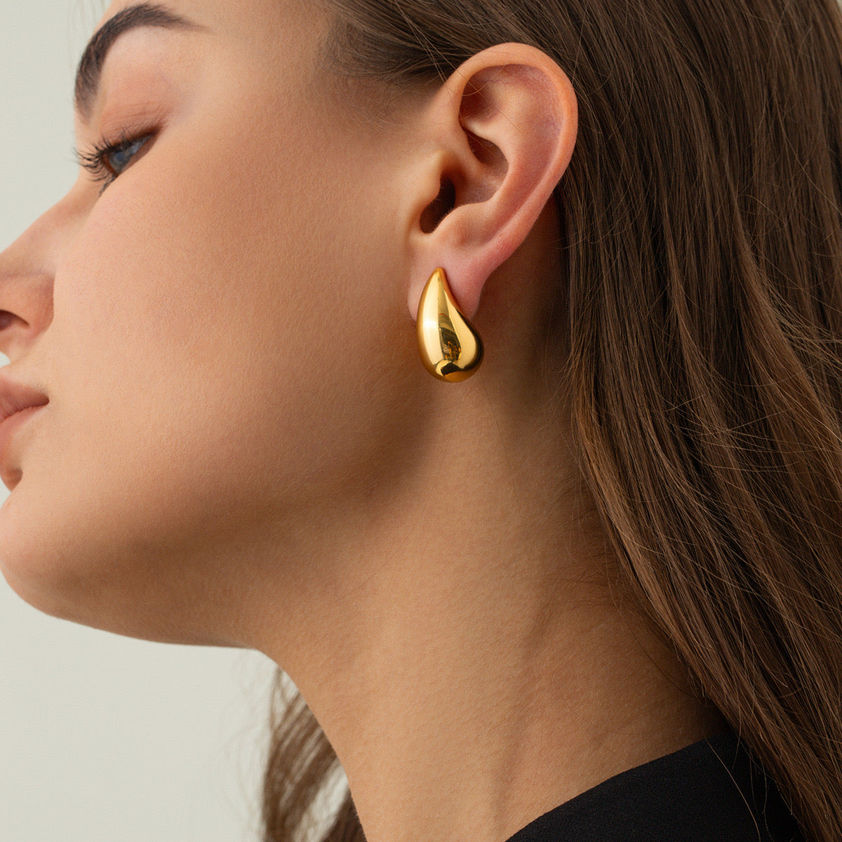 18K Gold Teardrop Stud Earrings