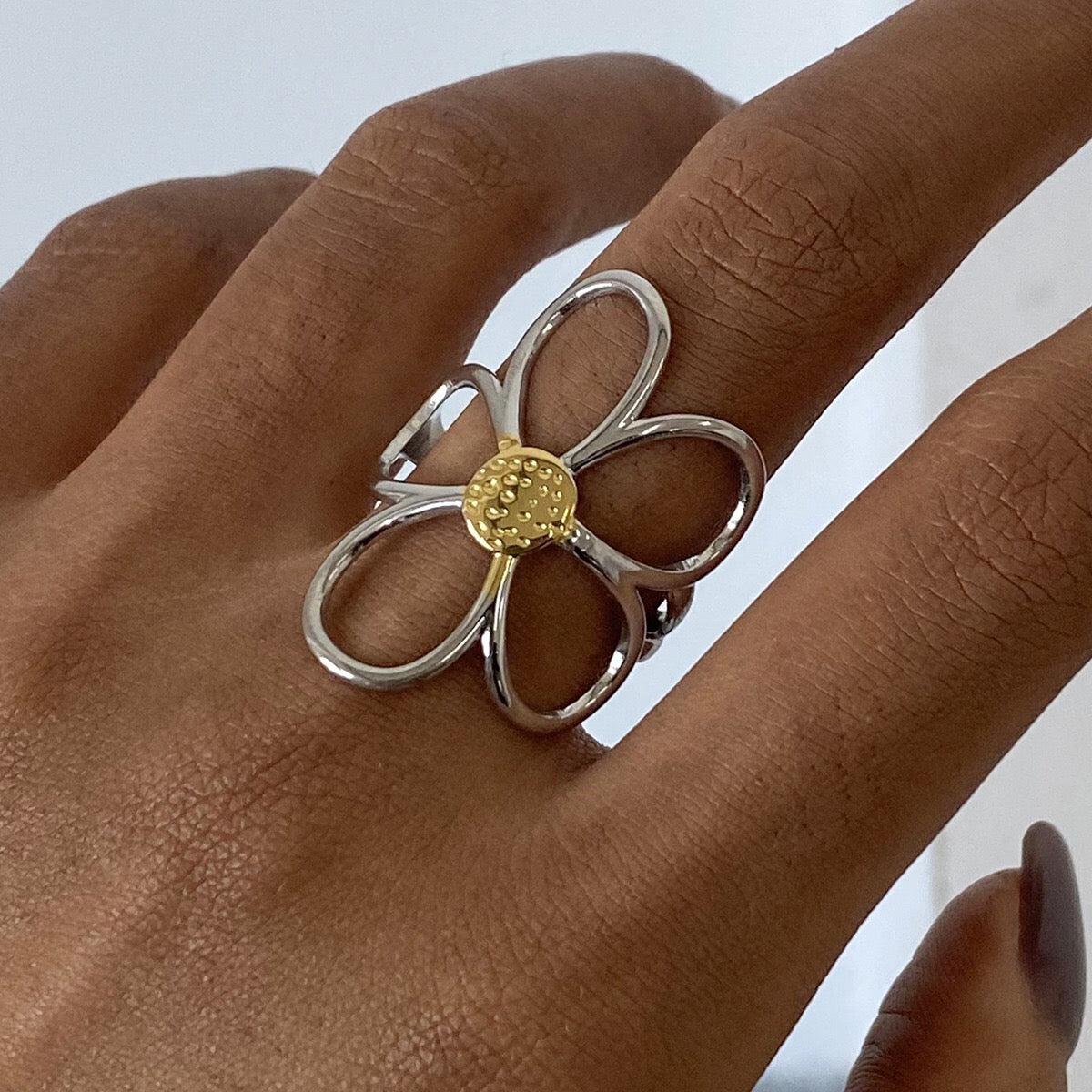 18K Gold Two Tone Daisy Flower Silver Ring