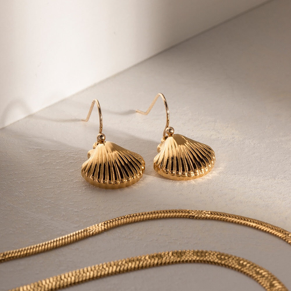 18K Gold Seashell Dangle Earrings
