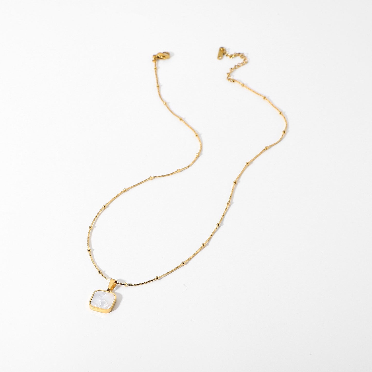 18K Gold Mother of Pearl Dainty Pendant Necklace