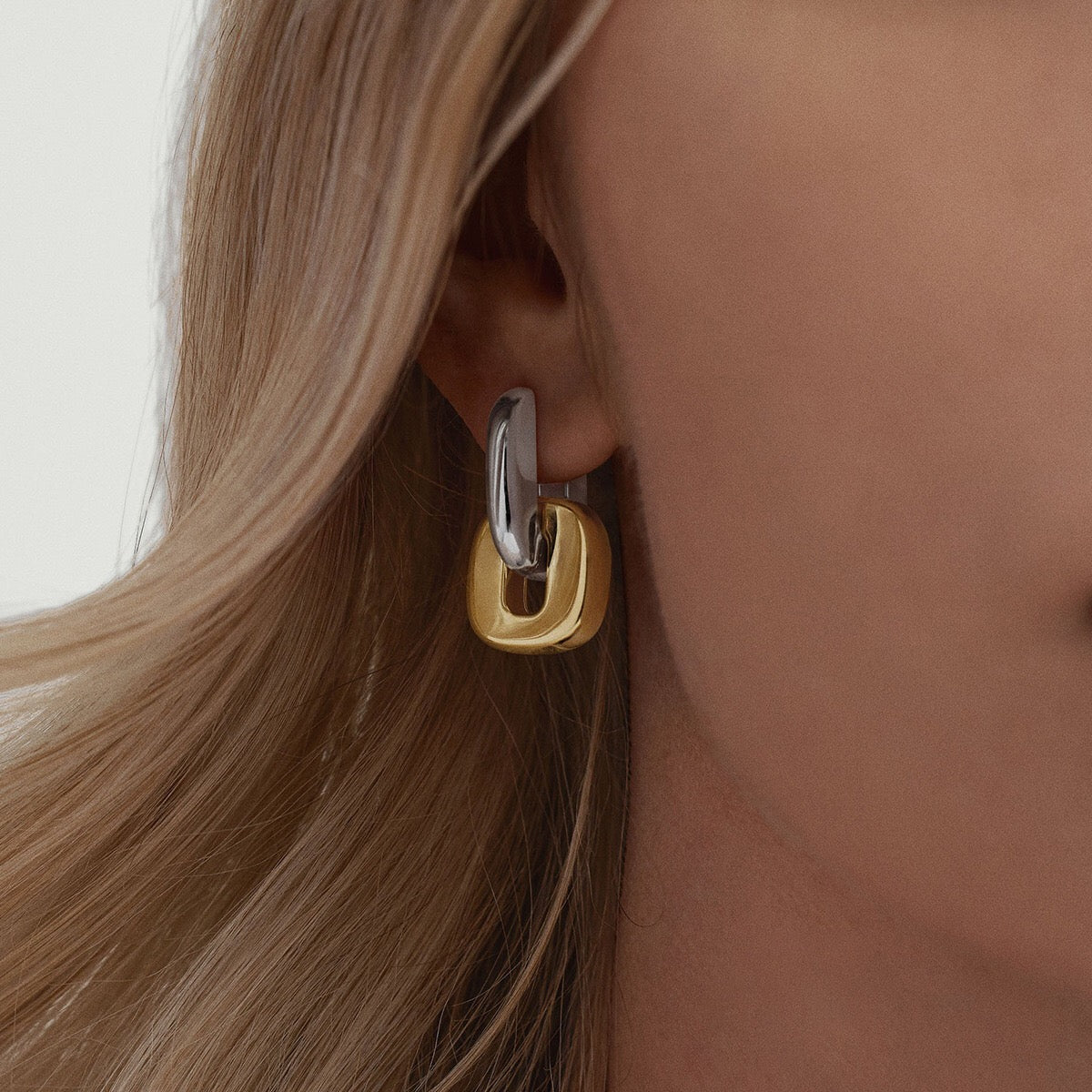 18K Gold Bold Link Statement Huggie Earrings