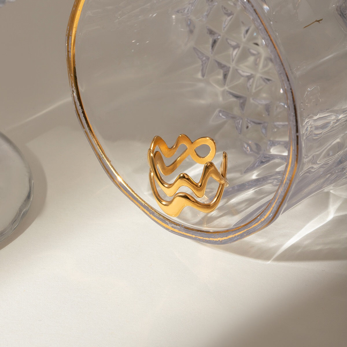 18K Gold Unique Wave Band Ring