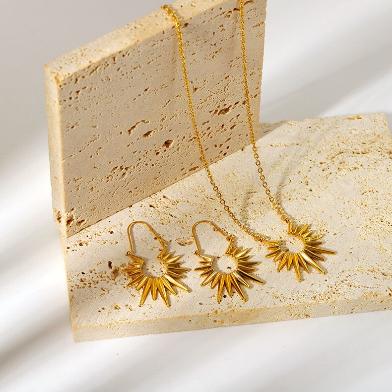 18K Gold Glowing Sun Dangle Earrings