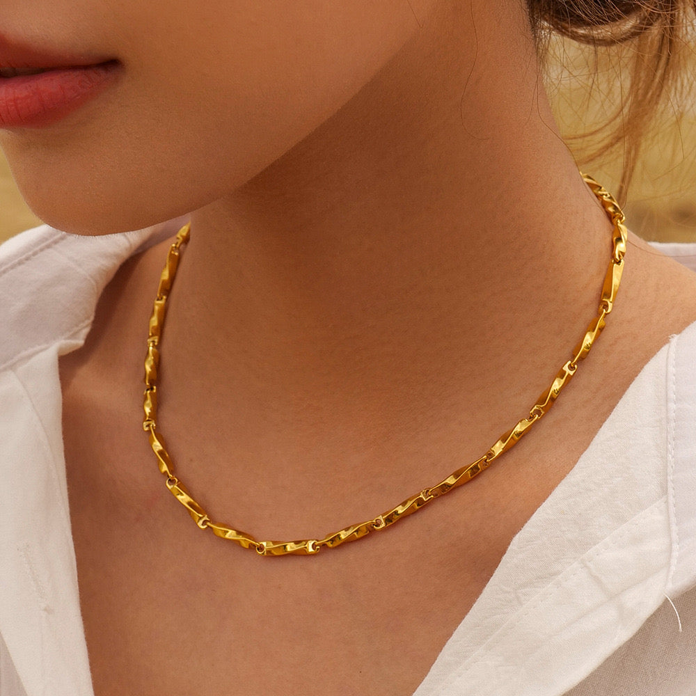 18K Gold Twisted Bar Chain Necklace