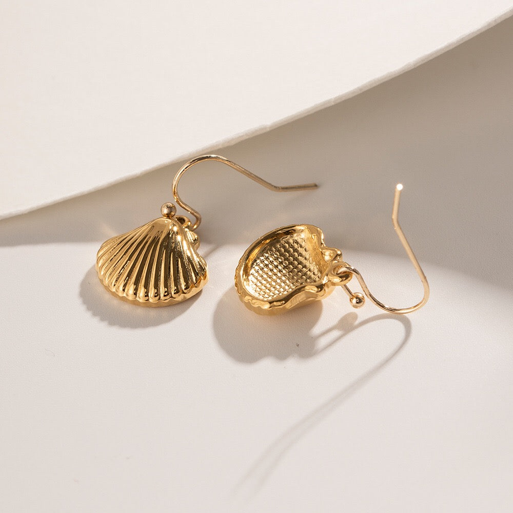 18K Gold Seashell Dangle Earrings