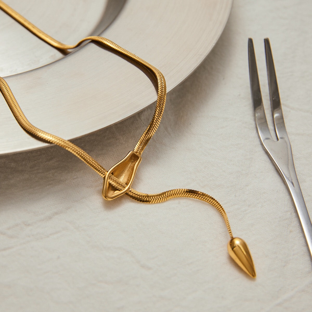 18K Gold Queen Vibe Snake Y Shape Chain Necklace Set