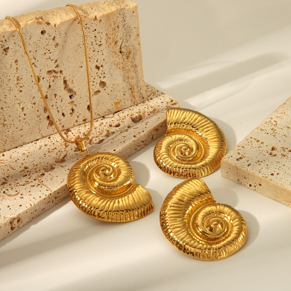 18K Gold Summer Shell Pendant Statement Stud Earrings