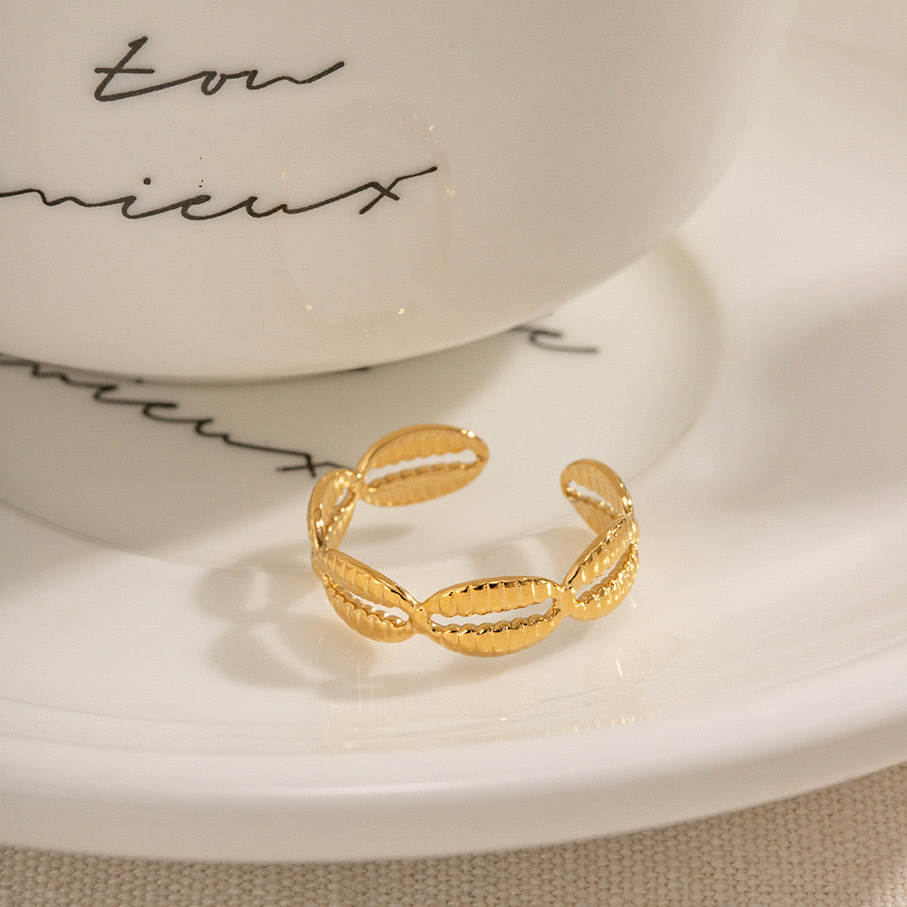 18K Gold Summer Seashell Band Ring