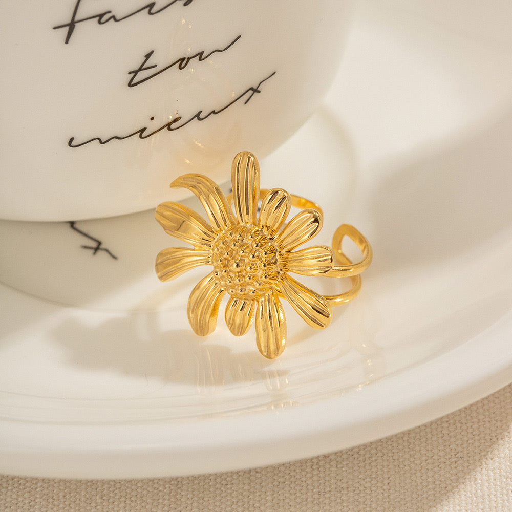 18K Gold Summer Flower Statement Ring