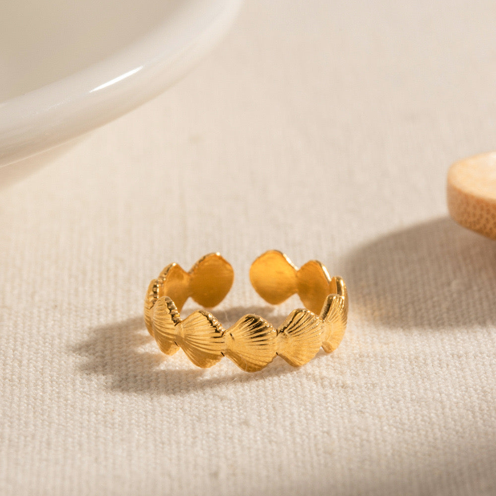 18K Gold Seashell Band Ring