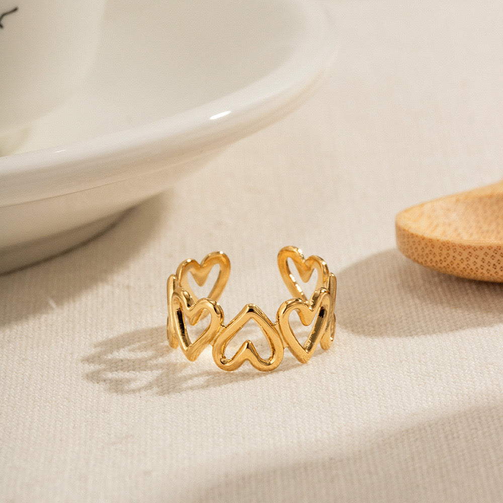 18K Gold Heart Band Ring