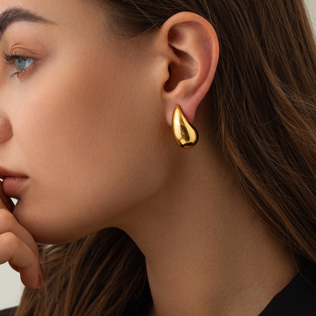 18K Gold Teardrop Stud Earrings