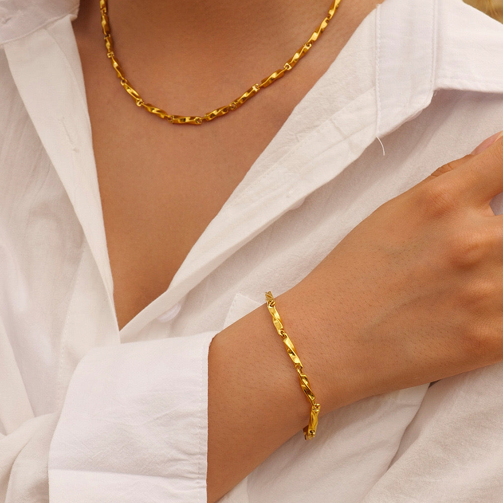 18K Gold Twisted Bar Chain Necklace