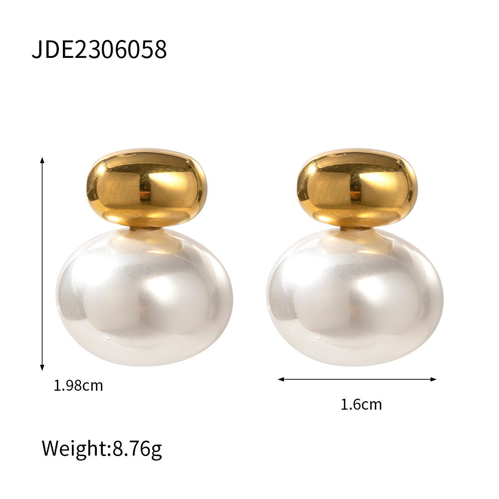 18K Gold Simple Luxury Pearl Stud Earrings