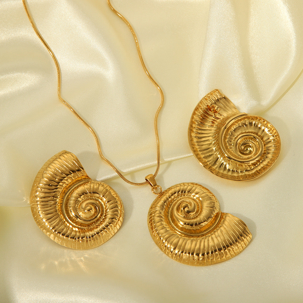 18K Gold Summer Shell Pendant Statement Stud Earrings