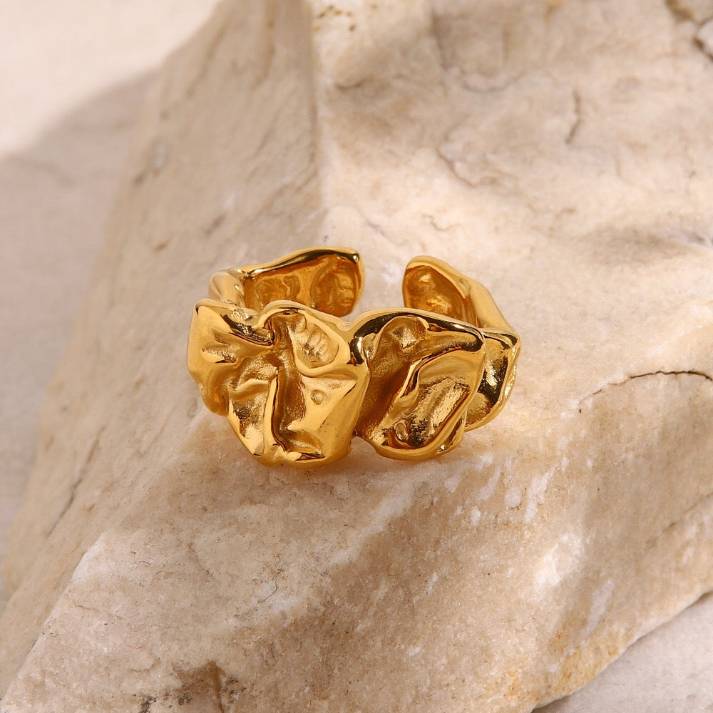 18K Gold Ribbon Like Statement Band Ring