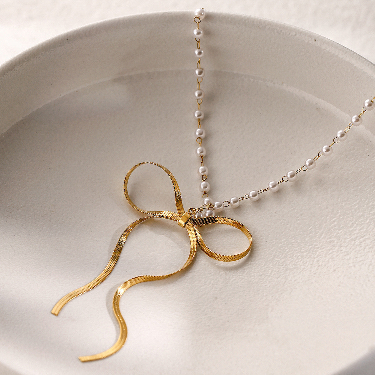 18K Gold Ribbon Bow Pearl Chain Pendant Necklace