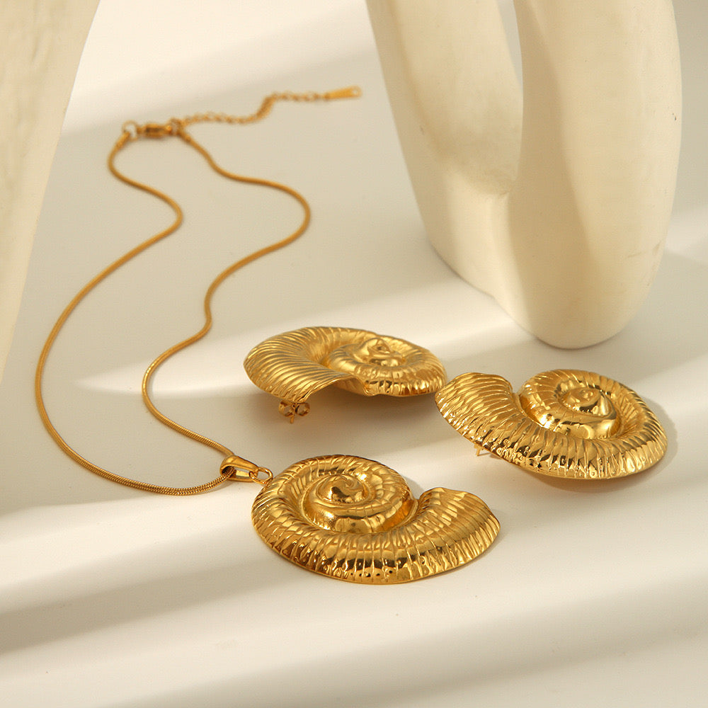 18K Gold Summer Shell Pendant Statement Stud Earrings