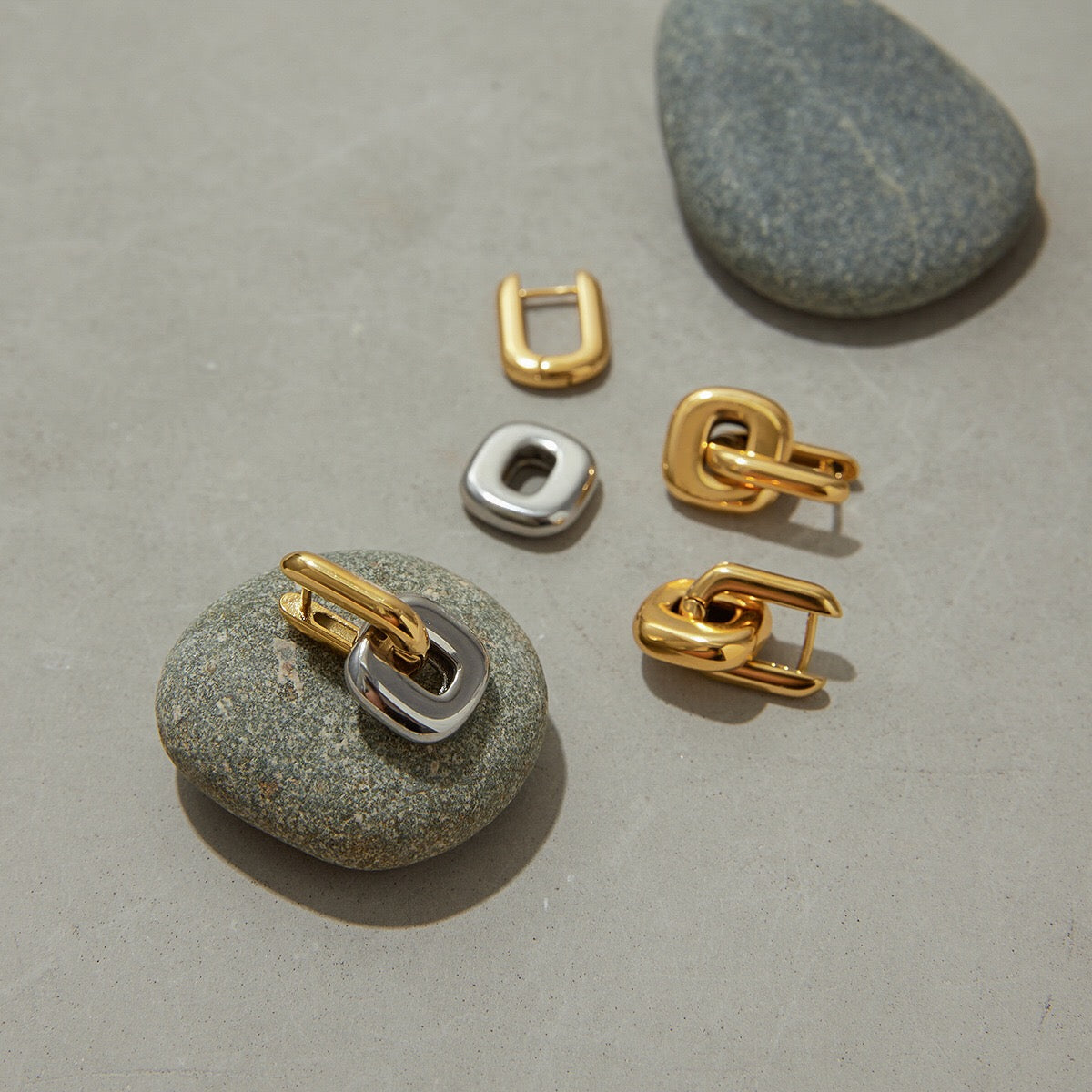 18K Gold Bold Link Statement Huggie Earrings