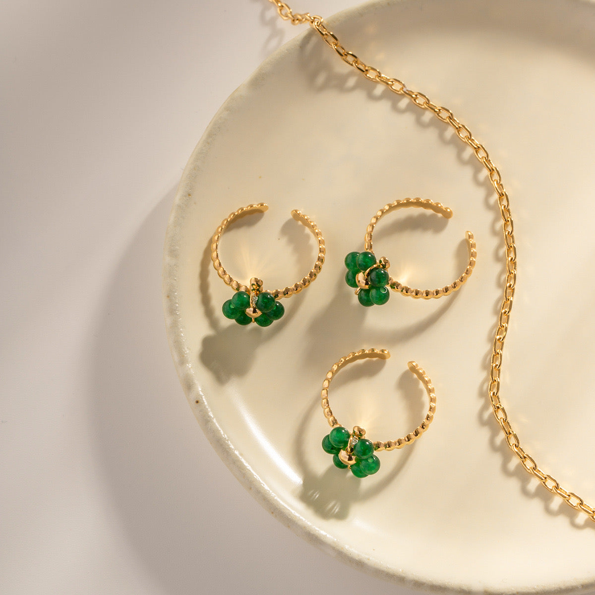 18K Gold Emerald Beaded Lucky Flower Ring