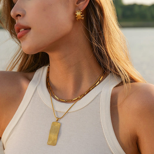 18K Gold Ribbed Plate Pendant Statement Necklace