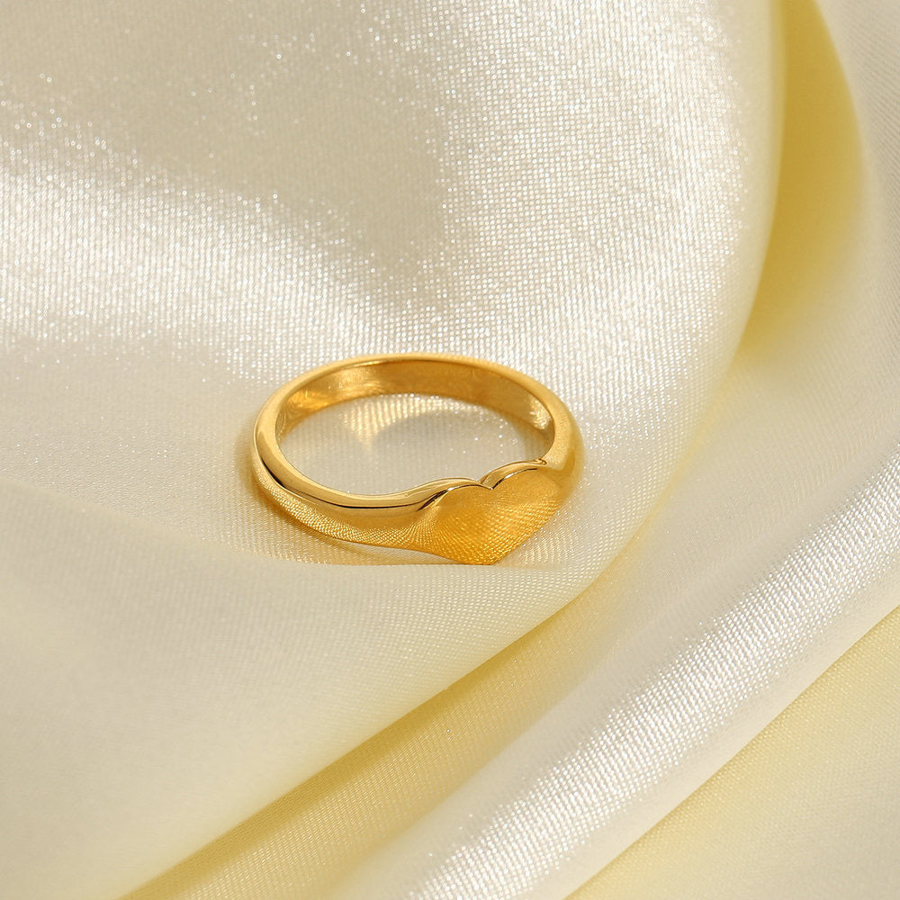 18K Gold Minimalist Heart Signet Ring