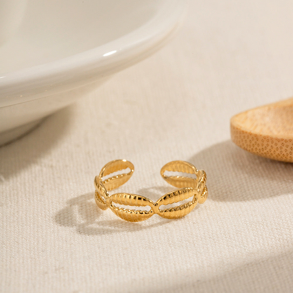 18K Gold Summer Seashell Band Ring