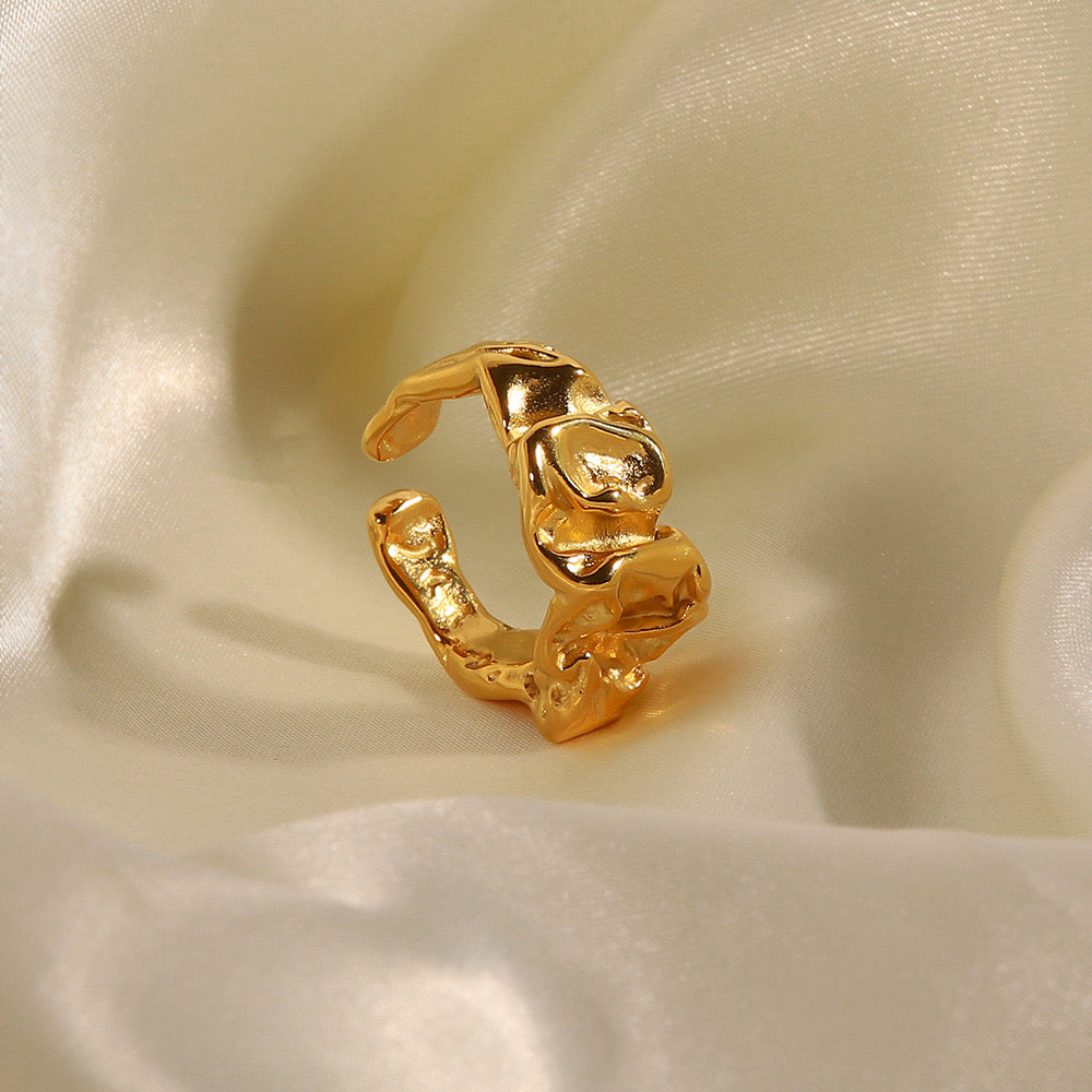 18K Gold Ribbon Like Statement Band Ring
