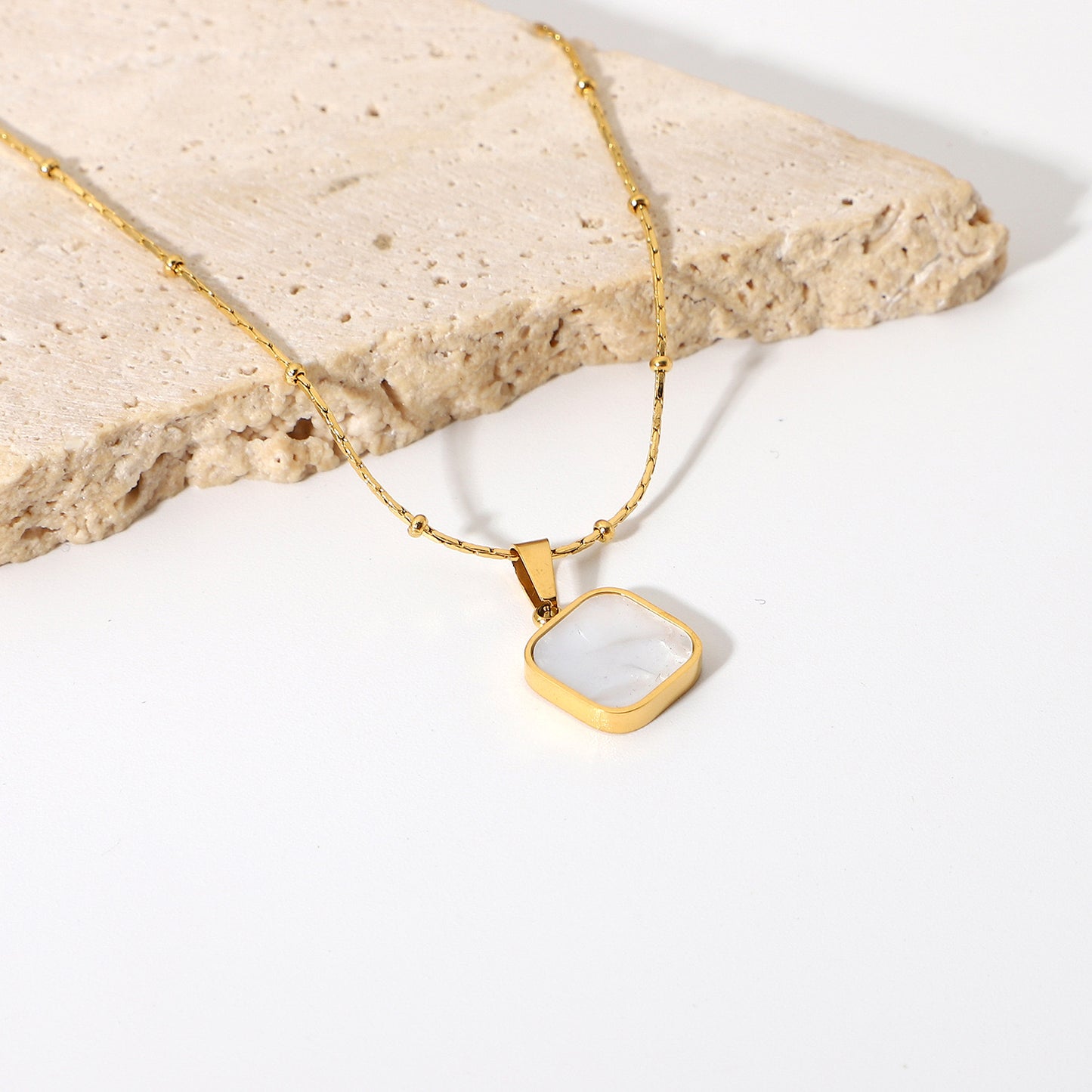18K Gold Mother of Pearl Dainty Pendant Necklace