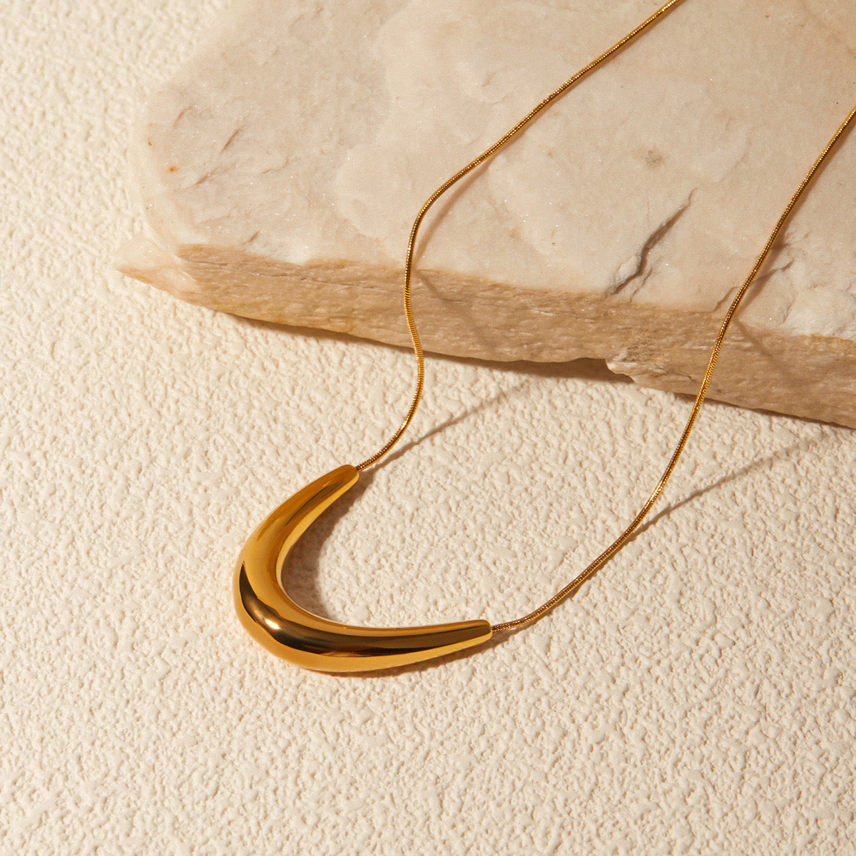 18K Gold Simple Geometric Chic Pendant Necklace