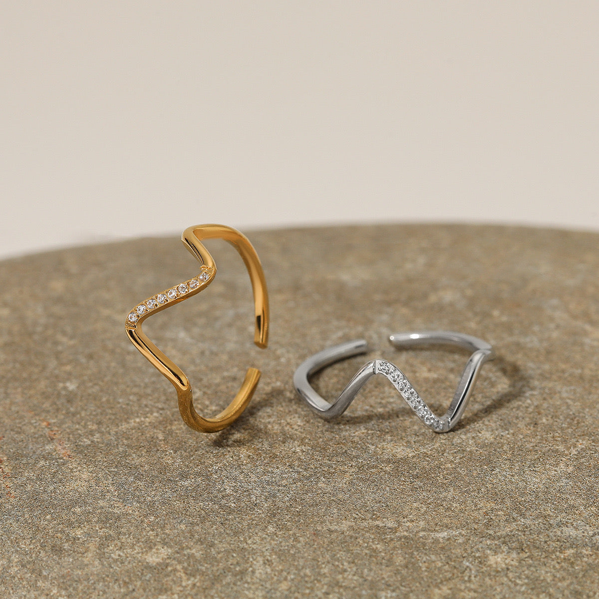 18K Gold Minimalist Chic Ring