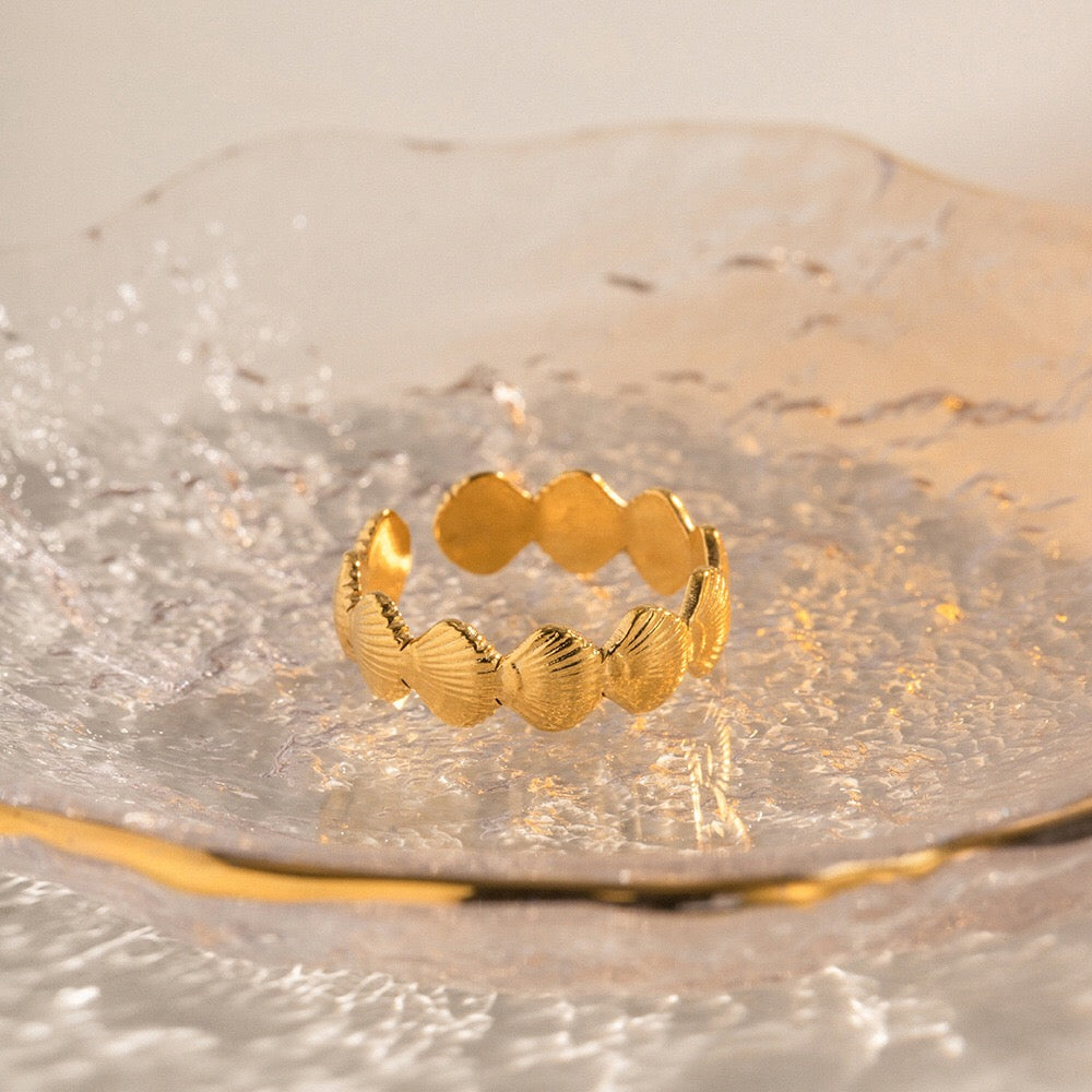 18K Gold Seashell Band Ring