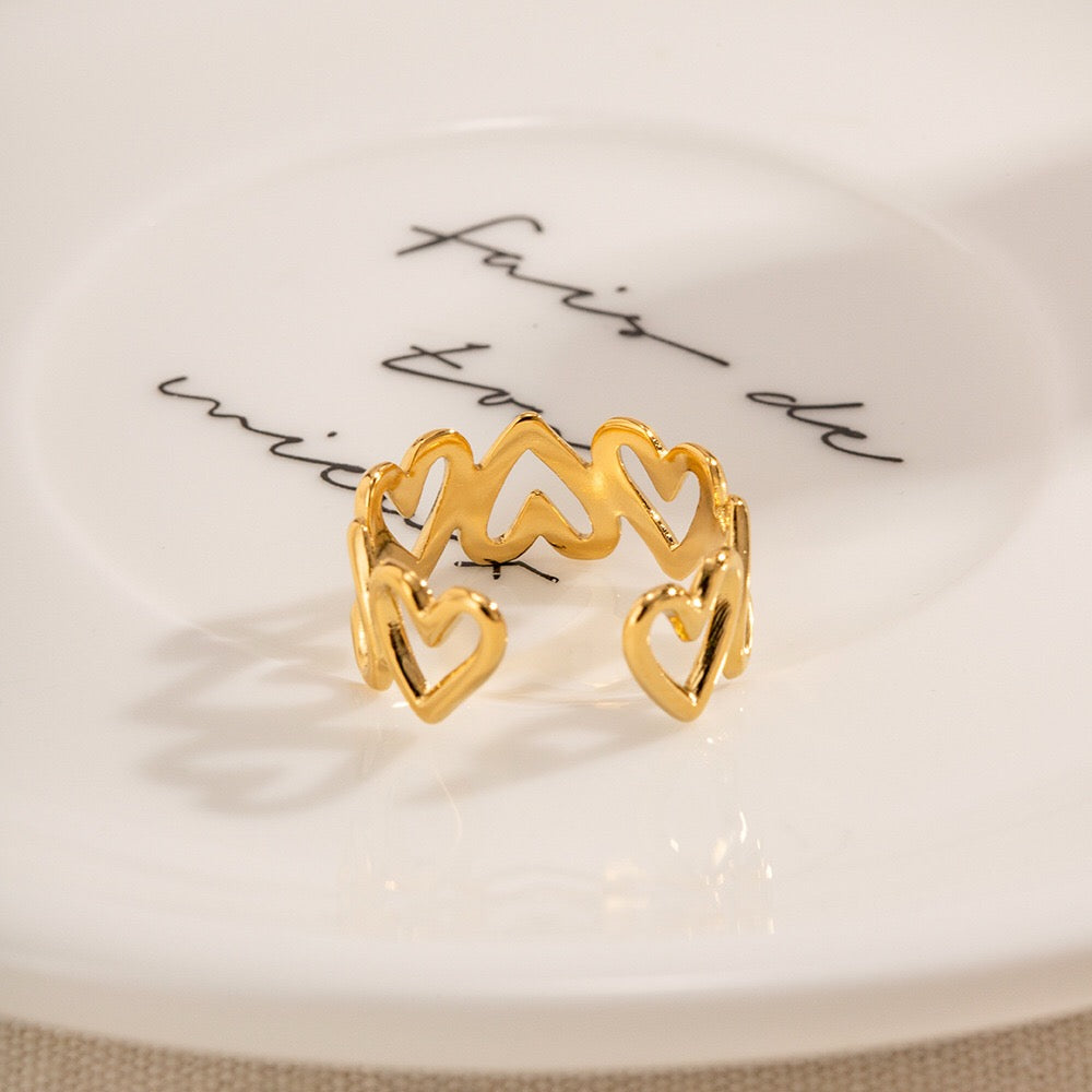 18K Gold Heart Band Ring