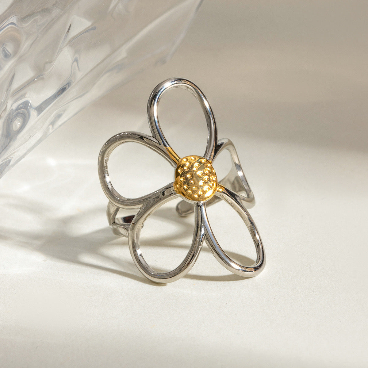18K Gold Two Tone Daisy Flower Silver Ring