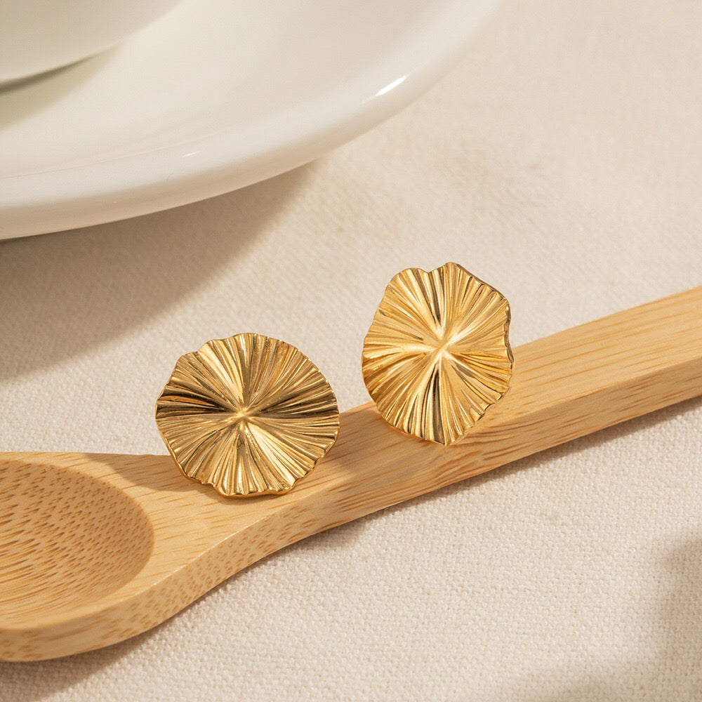 18K Gold Petal Kiss Cute Stud Earrings