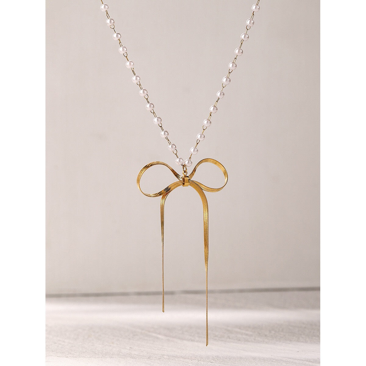 18K Gold Ribbon Bow Pearl Chain Pendant Necklace