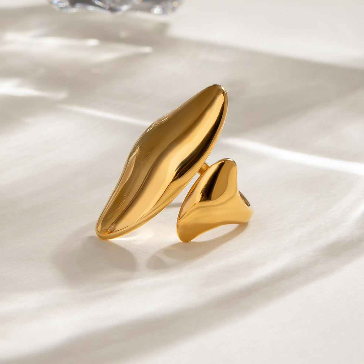 18K Gold Edgy Liquid Form Statement Ring