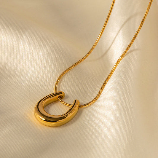 18K Gold Horseshoe Statement Pendant Necklace