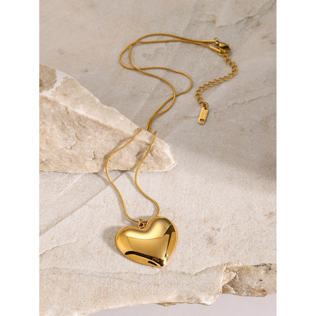 18K Gold Heart Plate Pendant Necklace