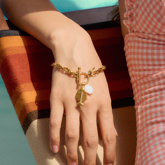 18K Gold Coastline Shell Fishbone Toggle Chain Charm Bracelet
