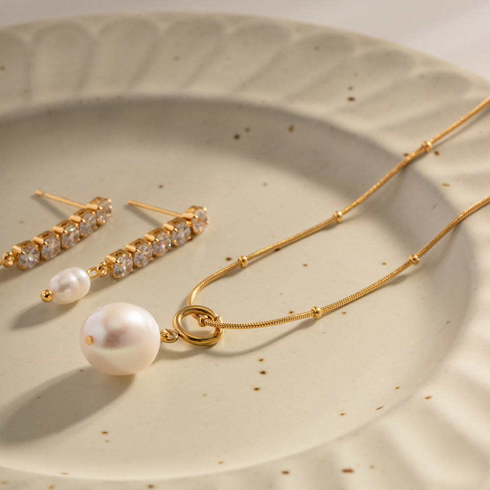 18K Gold Classic Dainty Pearl Pendant Necklace