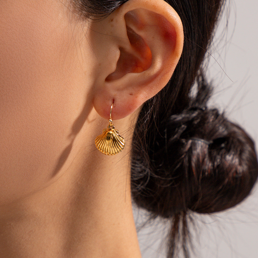 18K Gold Seashell Dangle Earrings
