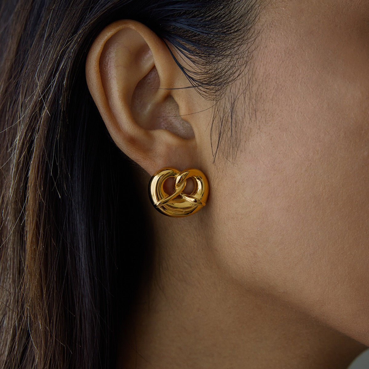 18K Gold Pretzel Cute Stud Earrings