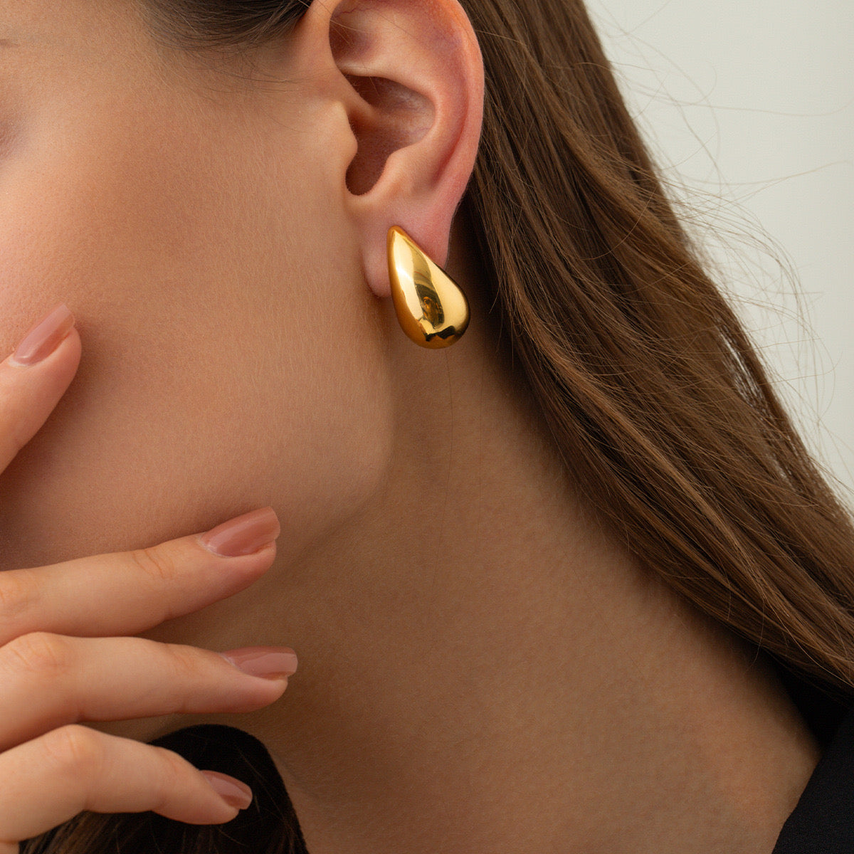 18K Gold Teardrop Stud Earrings