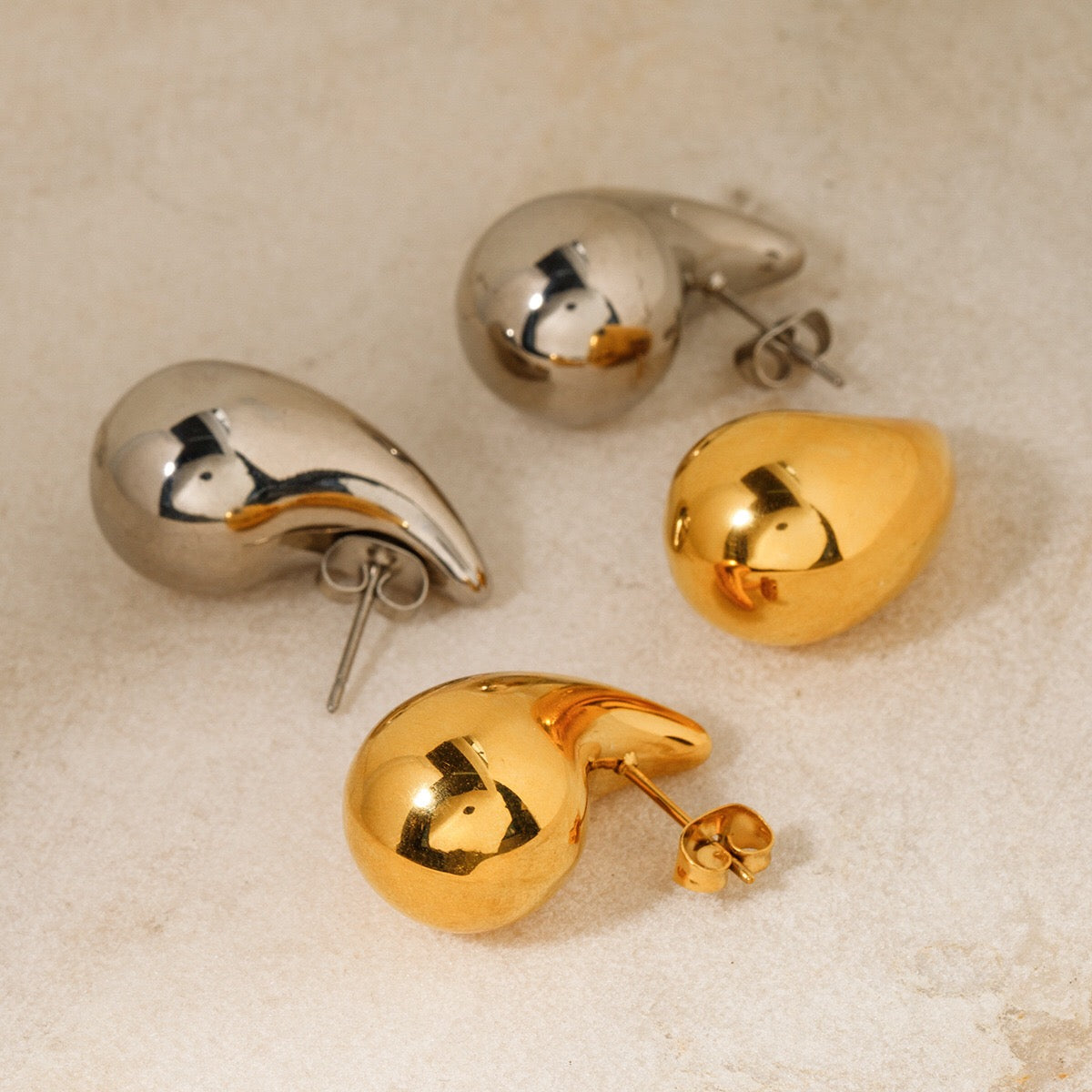 18K Gold Teardrop Stud Earrings