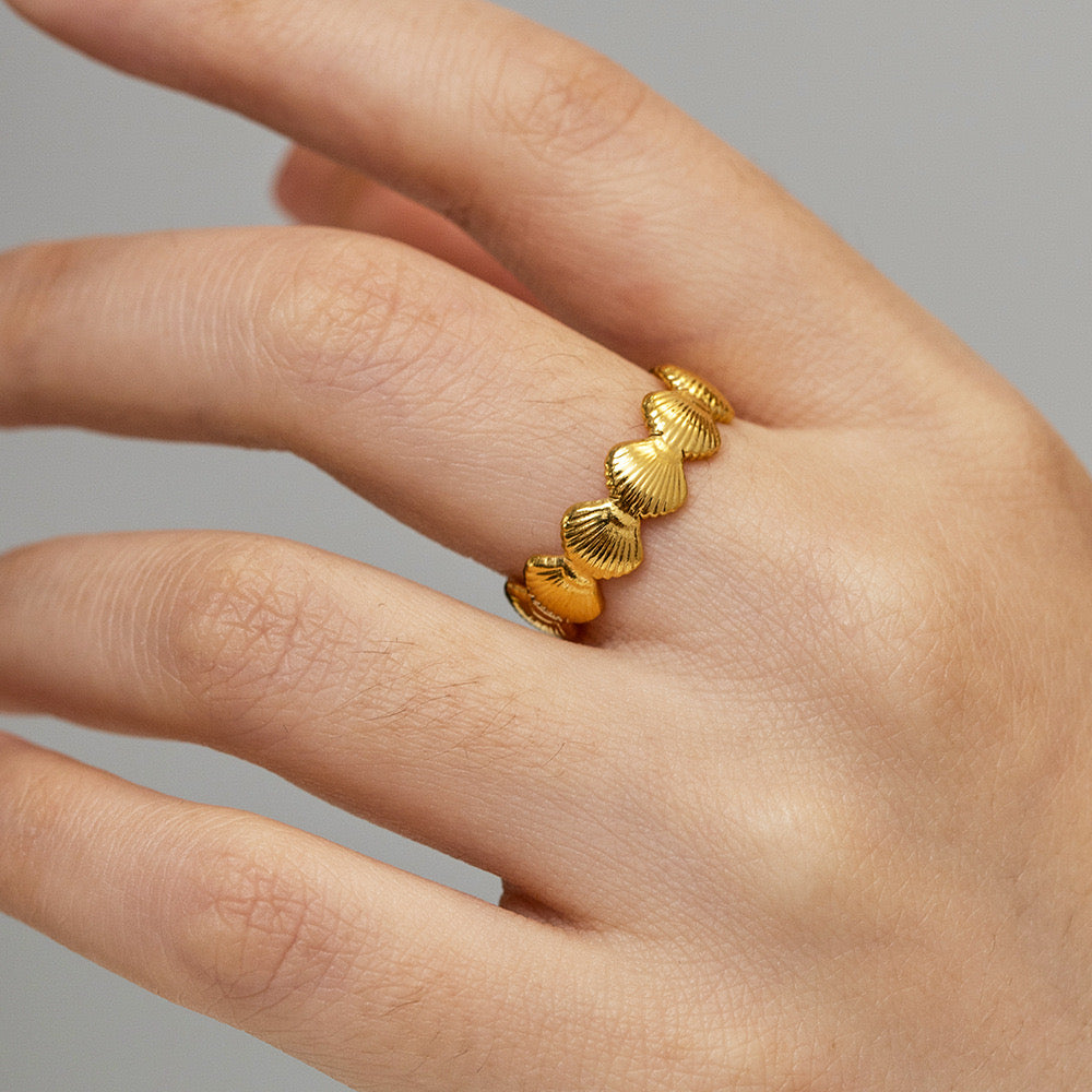 18K Gold Seashell Band Ring