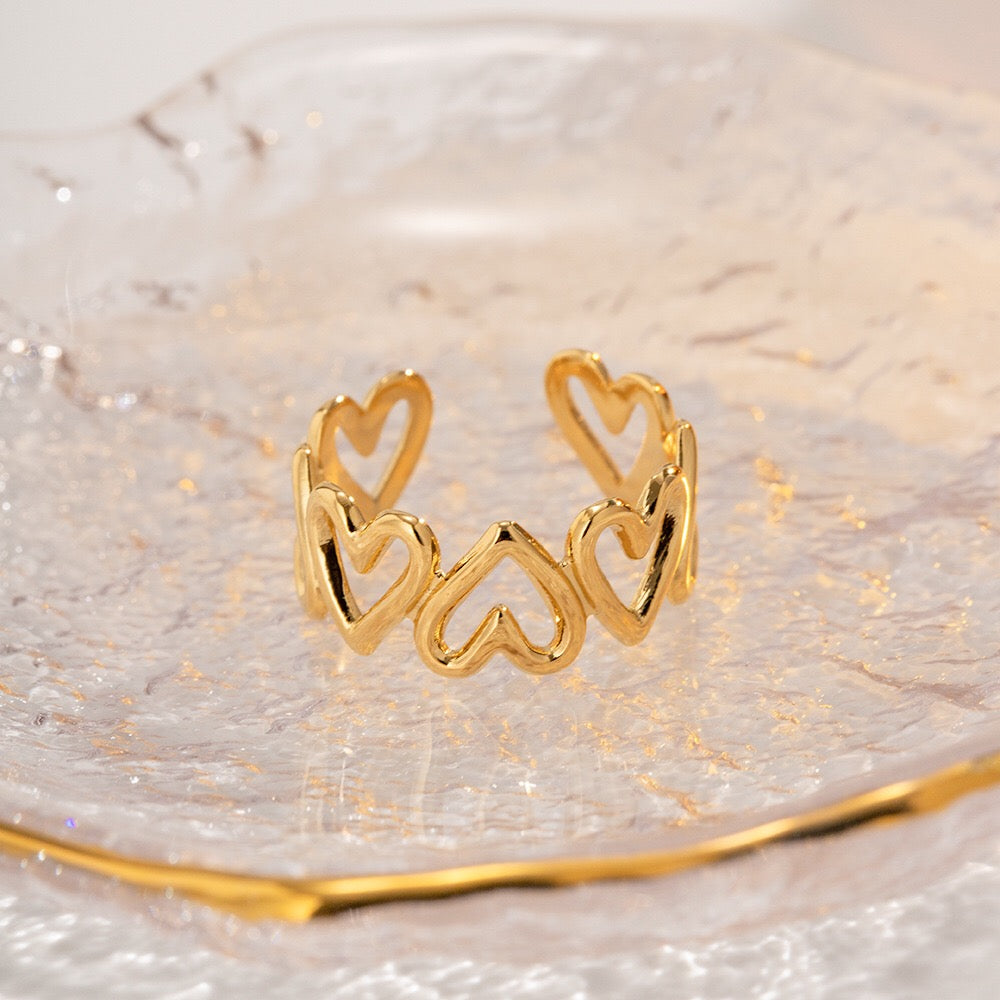 18K Gold Heart Band Ring